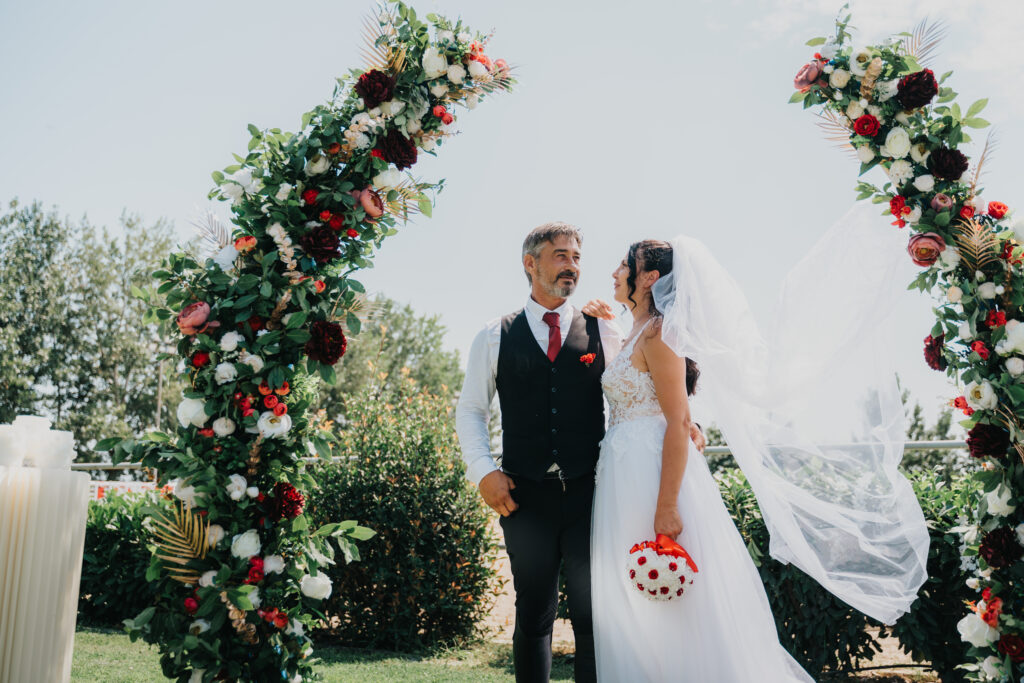 От типа услуга до цената, ето няколко тънкости които трябва да знаете преди да наемете сватбена агенция в България.